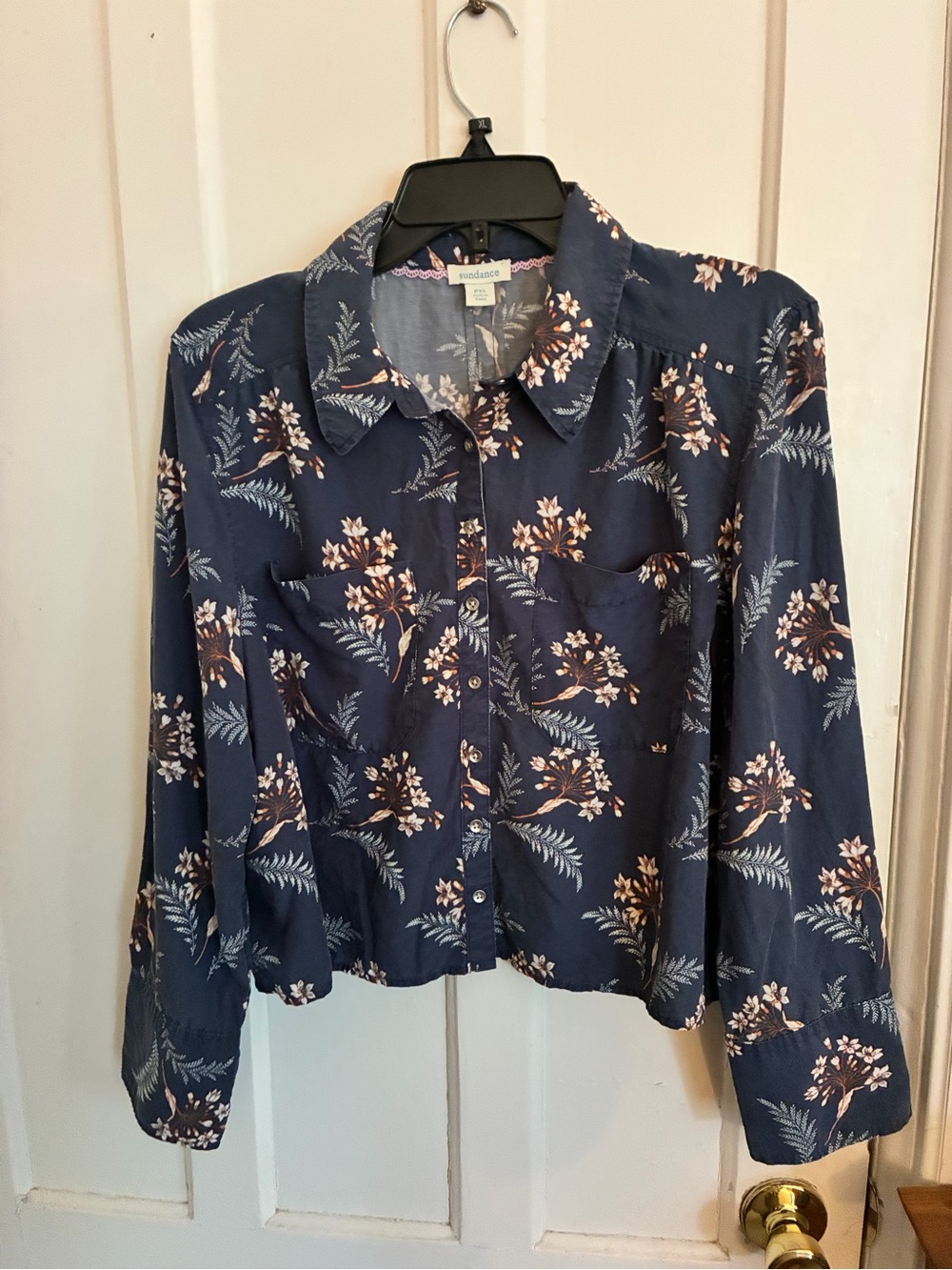 Sundance. Navy Floral Button-Front cropped shirt. PXL